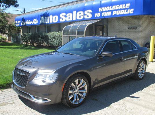 2017 Chrysler 300 Like new super clean 153,000 miles