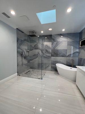 Frameless shower door