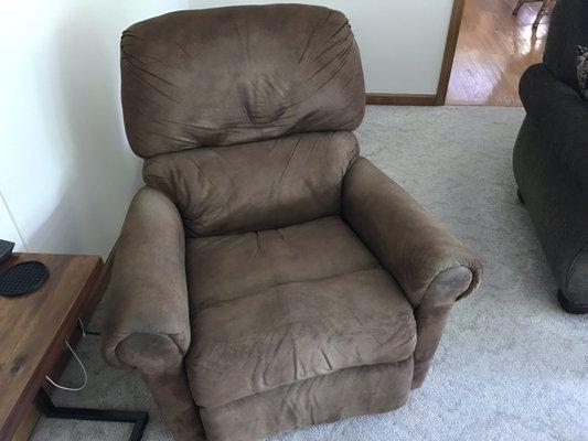 Power recliner, great for naps! \o/