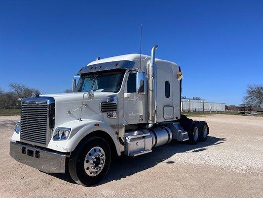 $64,500
2018 FREIGHTLINER CORONADO 122 
DETROIT DD15
13 SPEED TRANS
515 HP 
538,549 MILES