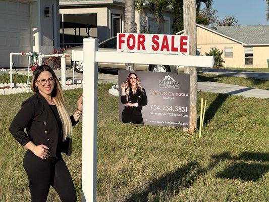 Terreno a la venta ubicado en el área de Cape Coral. Para más formación DM.