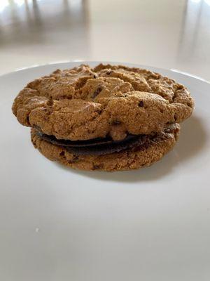 Chocolate chip chantilly cookie sandwich