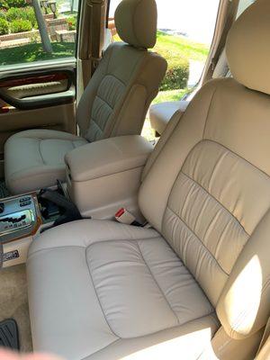 Drivers seat and center console looking as good as new!  ... notice he preserved the wrinkled look from factory