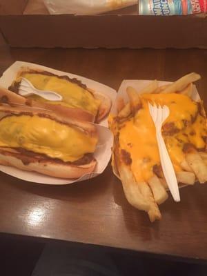 The best chili cheese dogs & chilli cheese fries