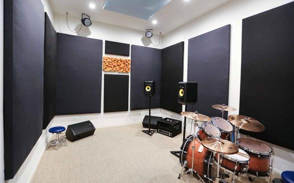 Band Rehearsal/ Practice Studio, Call now to rent!#bandrehearsalstudio #rehearsalstudio #drumstudio #drumlessons #jammingstudio #bandpractic