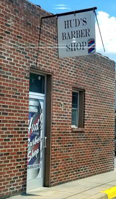 Entrance / front door entry to Hud's Barber Shop on South Bridge Street.