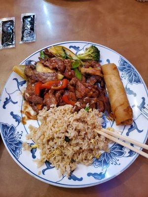 Beef with vegetables, includes eggroll, wonton soup and fried rice.