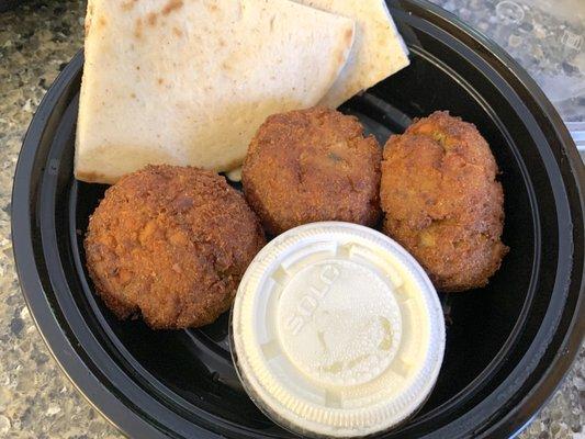 Falafel with pita and tzatziki