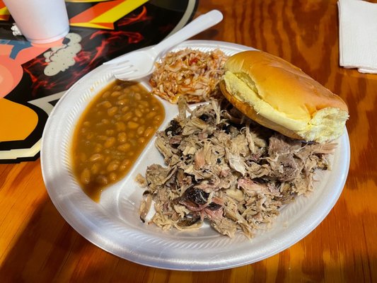 Pulled pork combo with baked beans and red slaw