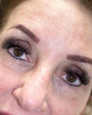 Mega volume lash extensions