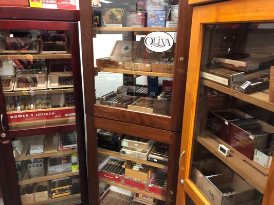 Cigar humidors