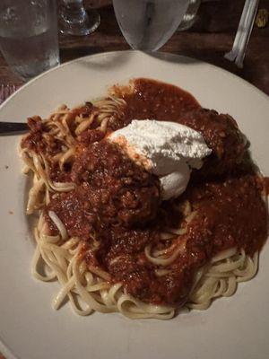 Linguini with meatballs