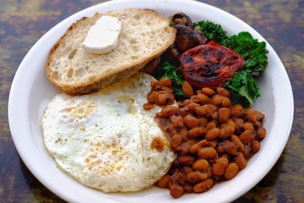 English Breakfast served during weekend brunch. 2 eggs, baked beans, sautéed kale, garlic mushrooms & broiled tomato