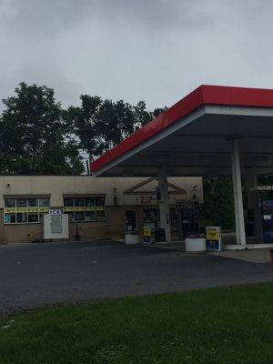 Exxon of Hershey -- 638 West Chocolate Avenue, Hershey        Station & Exterior