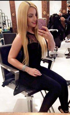 The lovely Nicky wearing our blonde #613 fusion hair extensions in 24"