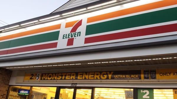 7-Eleven at 10th and Pacific