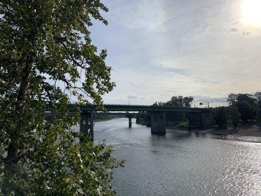 View of Willametter River from the bridge