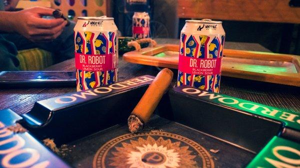 Perdomo Small Batch 2005 and Dr. Robot Blackberry Lemon Sour