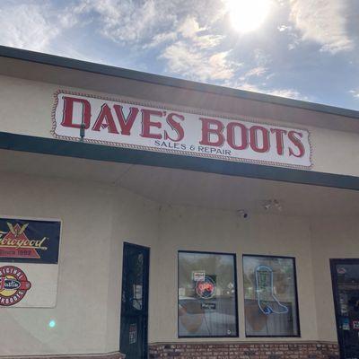 Dave's Boots front entrance.