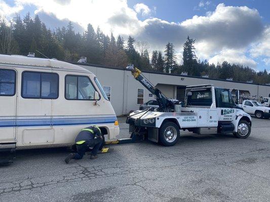 31ft Motorhome getting towed