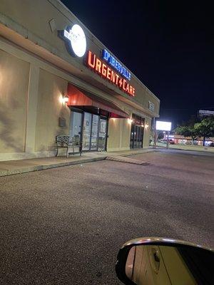 The ghost town that is Maxem Urgent Care...yes, they were open for another hour! But couldn't be bothered to do a nasal swab.