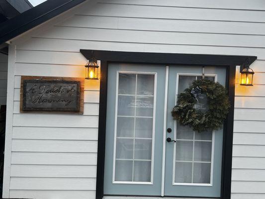 Entrance to salon in Buena Vista  Parking located in front of double doors