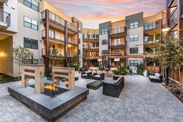 Sunnyvale, CA - Courtyard, Fire place - Outdoor Bar