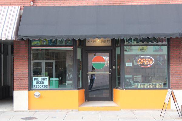 Our storefront view, located in between the downtown Vision Clinic, and the nightclub Martha's Vineyard