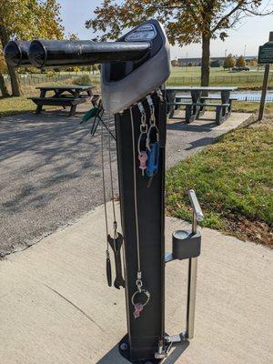 Cool bike repair station - a nice trail feature.