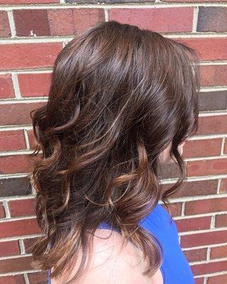 Curls & minimalist balayage.