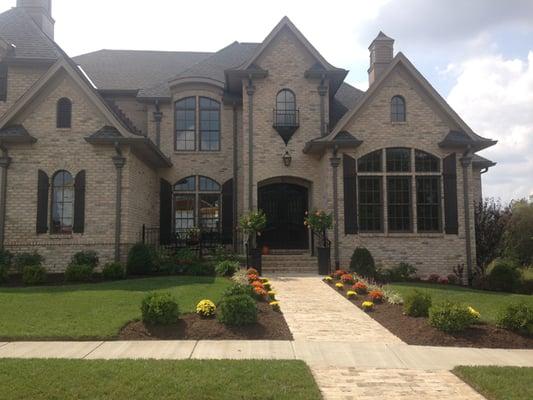 Mulch and edging done in Ashford oaks