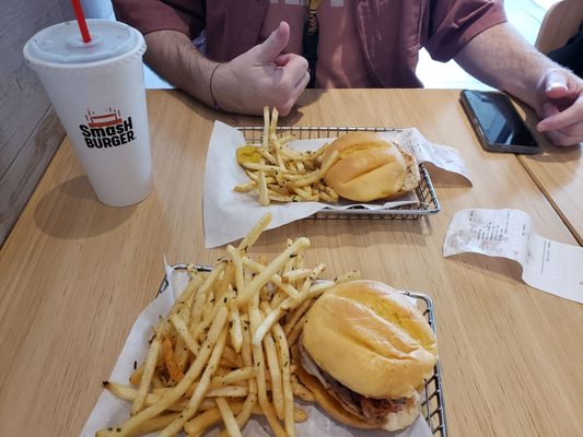 We both ordered fries of the same size and it looks like they piled most of them onto one plate instead of making them even.