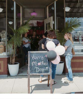 Front of the store they day of the mothers day event I attended and had a blast at !!