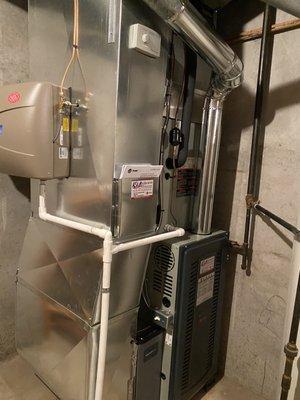 Trane furnace with humidifier and high efficiency filter media cabinet!