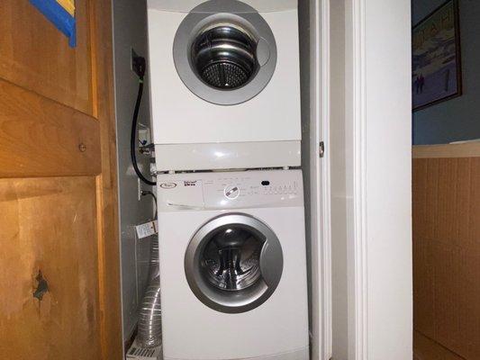 Apartment-size Washer/Dryer in queens bedroom bathroom