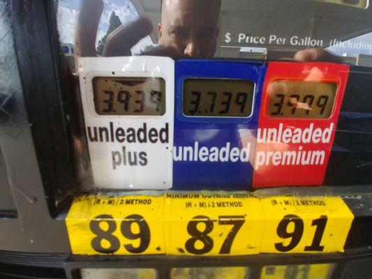 Be careful here they somehow thought putting regular in the middle was the smart way to go about it.  I almost spent an extra $.20 a gallon!