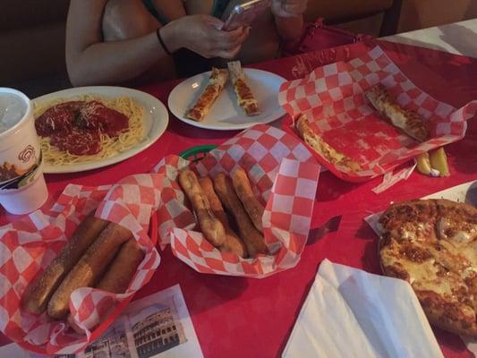 Pasta dishes come with breadsticks and side salads