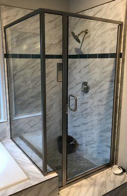 Semi frameless 90 degree enclosure