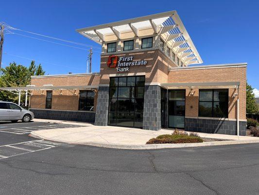 Exterior image of First Interstate Bank in Spokane, WA.