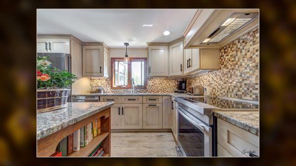 We provide full kitchen remodeling, with trained professionals overseeing all aspects of the design and construction of your room.