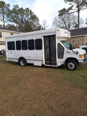 Requesting an estimate for the attached photo I will want the bus to be painted yellow.
 Thank you,
 Barbara Carter 
 Carter.b96@yahoo.com