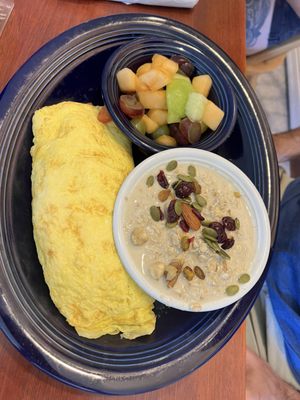 Mushroom omelet with oatmeal and fruit