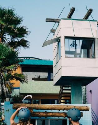 The Norton lifeguard house by Frank Gehry in Venice Beach.  The tower is a studio perched above the boardwalk.  Photo Credit: Instagram @bt