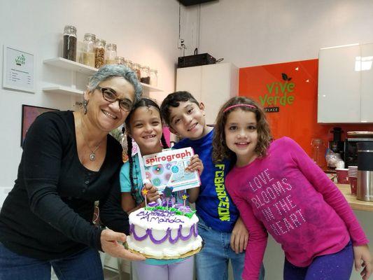 En vive verde place celebramos los cumpleaños de los pequeños de la casa con clases de cocina para que aprendan a hacer sus propios postres