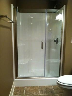 Semi-Frameless Shower