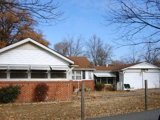 3 Houses on E Darling St. One unit is currently rented at $400/ Month. All of them need work but would be a great opportunity...