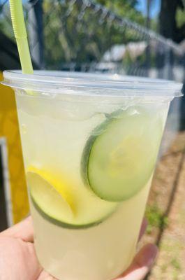 AGUA FRESCA LIMÓN CON PEPINO