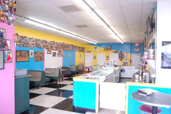 A 50's style ice cream parlor, where Floats, Banana Splits, Shakes and Malts still live.  Over 20 varieties of sundaes.