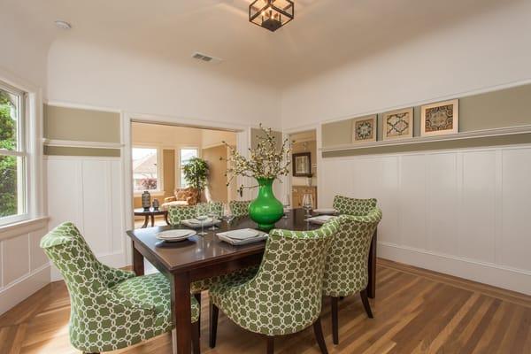 3105 Deakin - Dining/Living Area