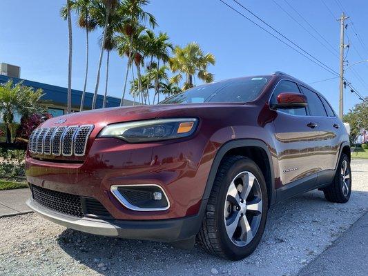 Clean title and clean carfax! Come and see this 2019 Jeep Cherokee today!